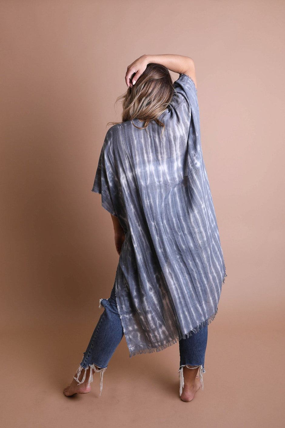 Kimonos deshilachados con efecto tie-dye.