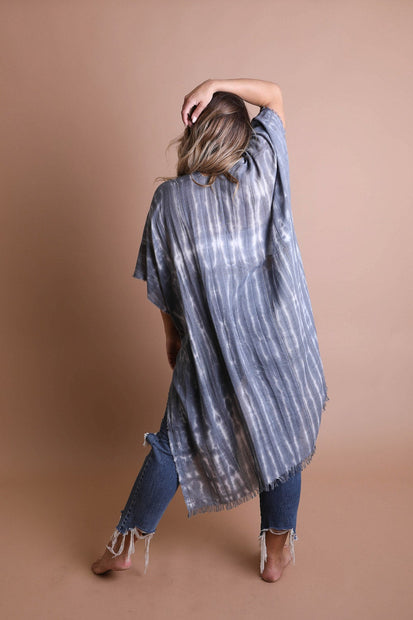 Kimonos deshilachados con efecto tie-dye.