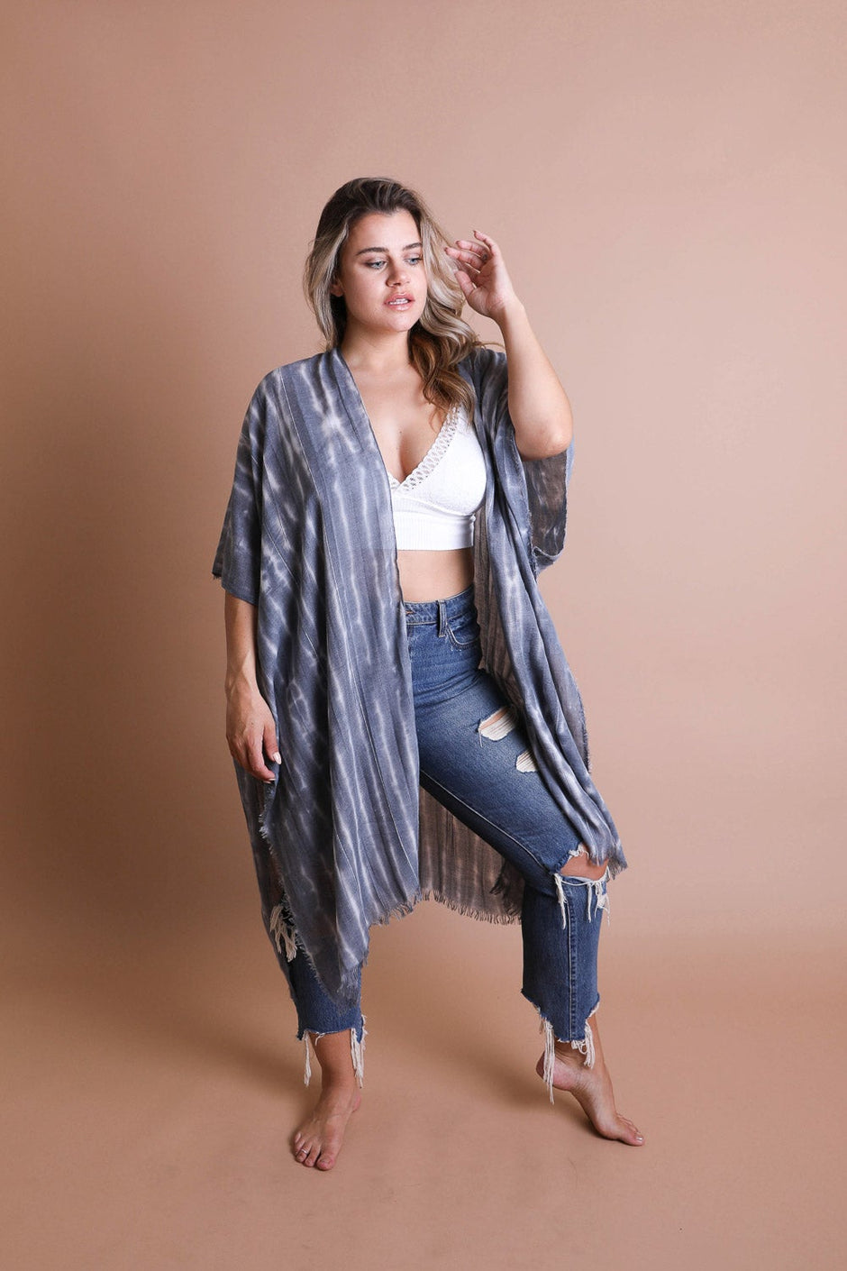 Kimonos deshilachados con efecto tie-dye.