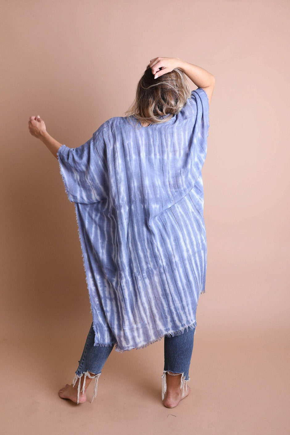 Kimonos deshilachados con efecto tie-dye.
