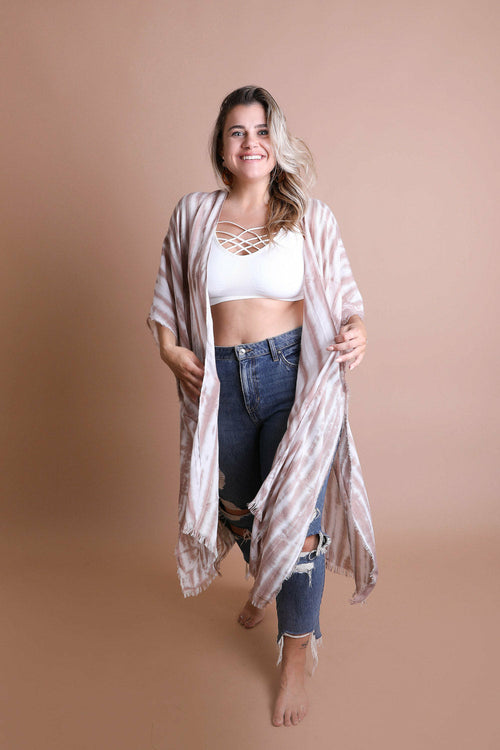 Kimonos deshilachados con efecto tie-dye.