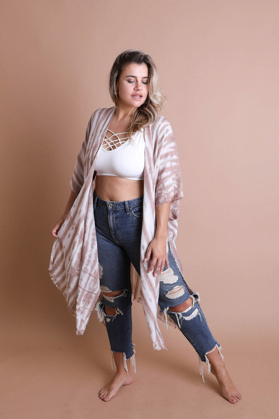 Kimonos deshilachados con efecto tie-dye.