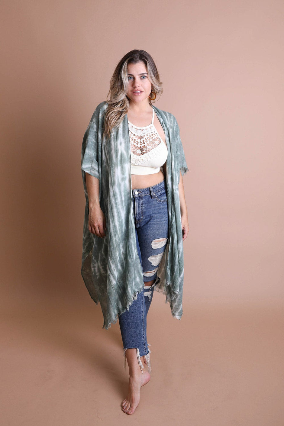 Kimonos deshilachados con efecto tie-dye.