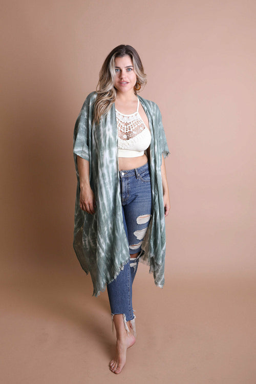 Kimonos deshilachados con efecto tie-dye.