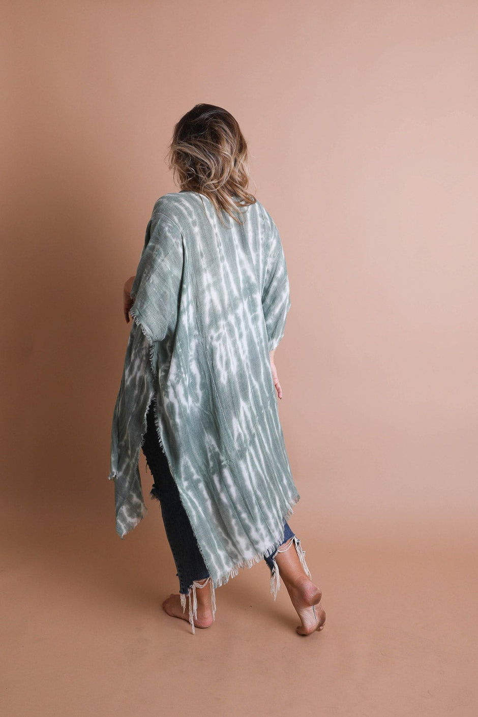 Kimonos deshilachados con efecto tie-dye.