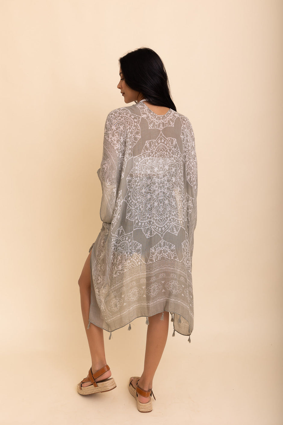 Kimonos con borlas de mandala.