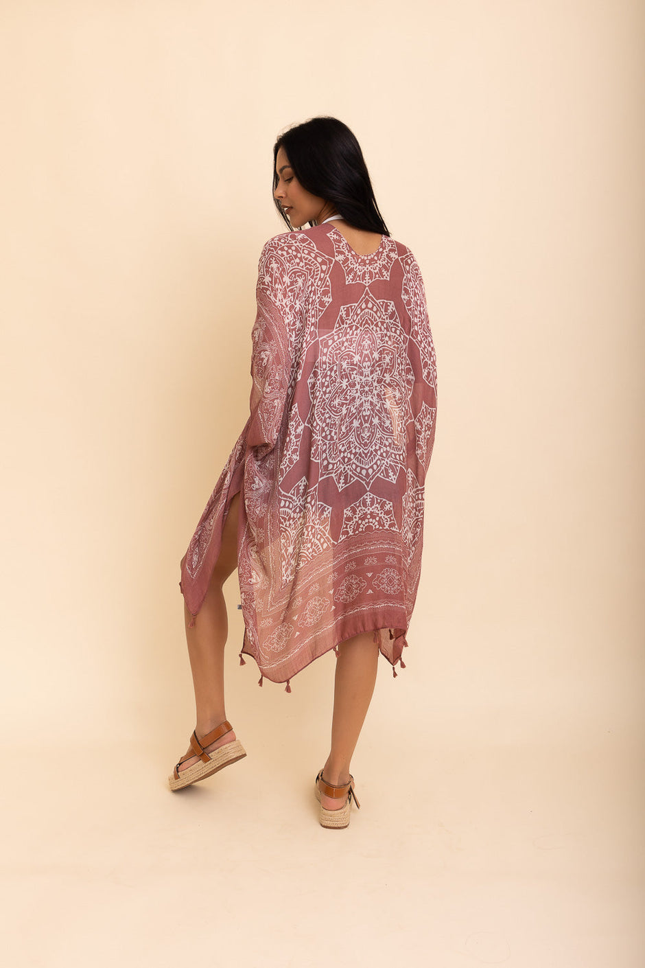 Kimonos con borlas de mandala.