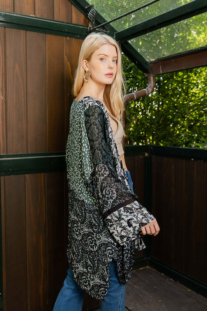 Kimonos aux motifs ludiques.