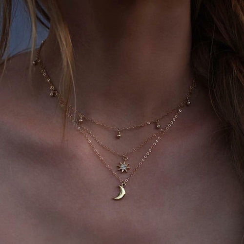 Collar de tres capas con cuentas de luna y estrella