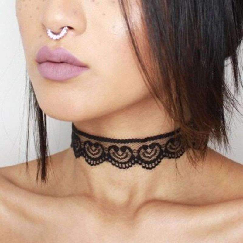 Collier ras du cou en dentelle noire