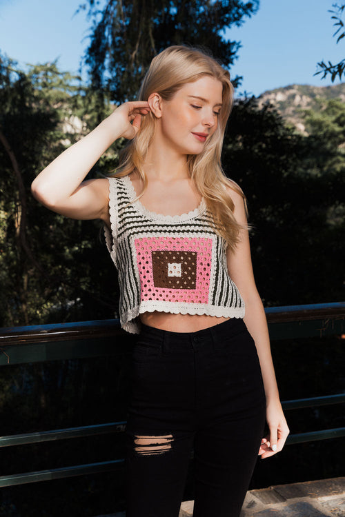 Tops cosidos a crochet con múltiples patrones.