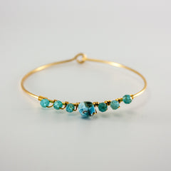 Bracelet en or avec perles d'apatite bleue