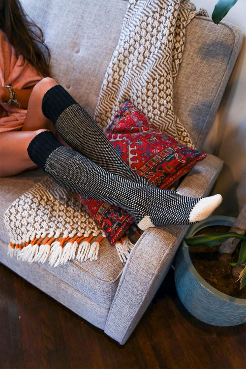 Chaussettes de détente en tricot côtelé.