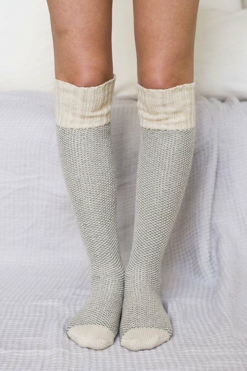 Chaussettes de détente en tricot côtelé.
