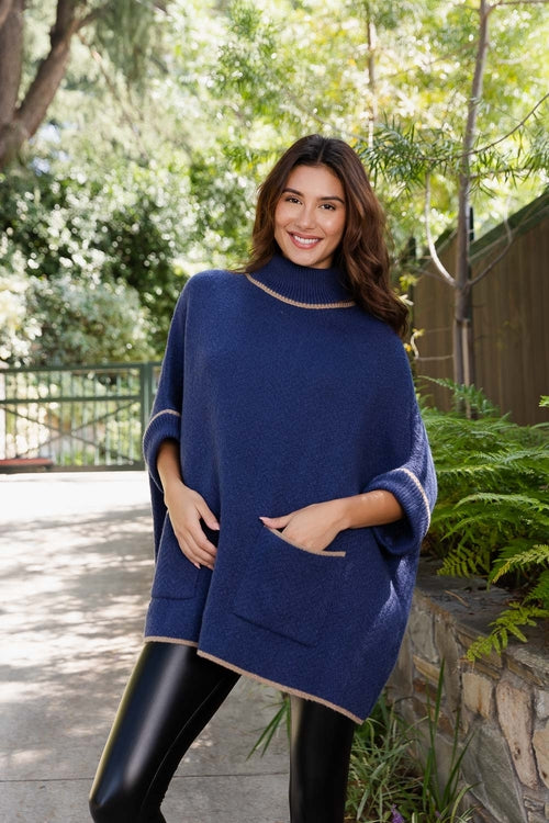 Ponchos de cuello alto con mangas.