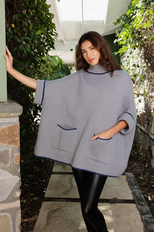 Ponchos de cuello alto con mangas.