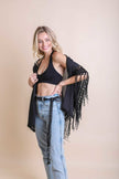 Kimonos à pompons et médaillons au crochet.