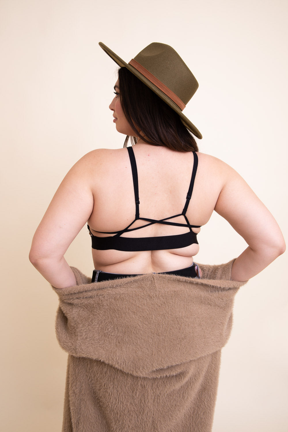 Bralette de leopardo Adanna con curvas