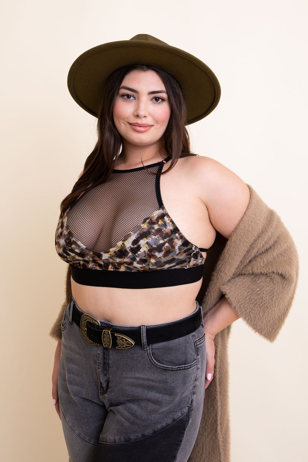 Bralette de leopardo Adanna con curvas