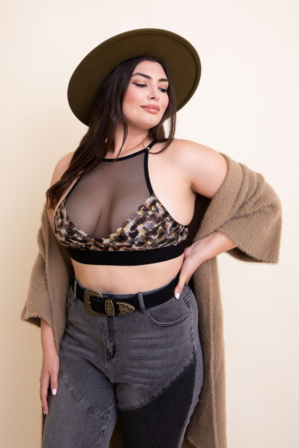 Bralette de leopardo Adanna con curvas