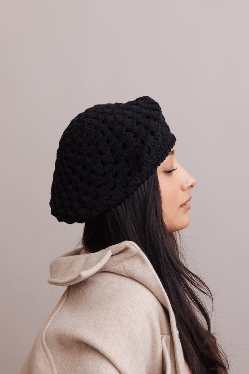 Bérets tricotés au crochet.