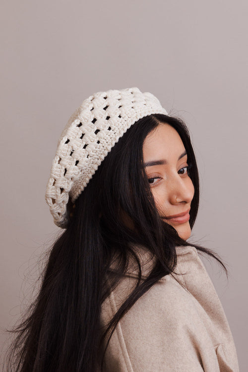 Bérets tricotés au crochet.