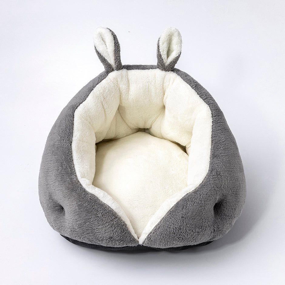 Cama con orejas de conejo