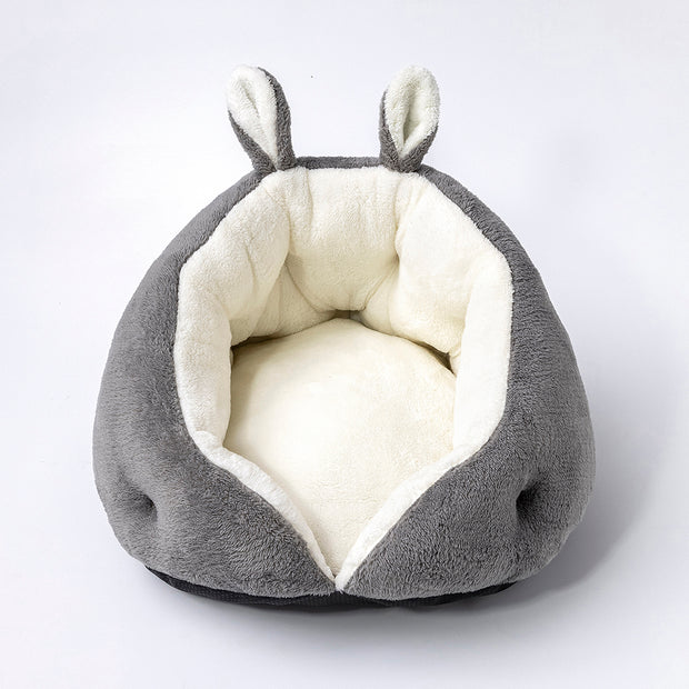 Cama con orejas de conejo