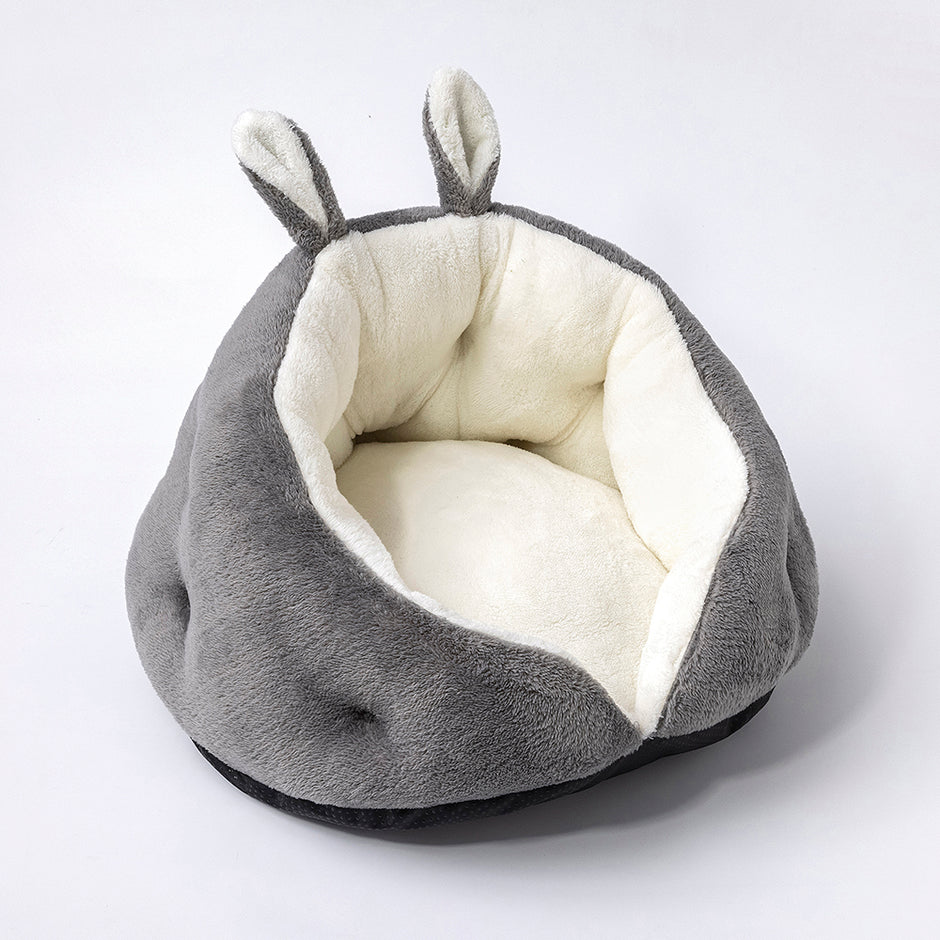 Cama con orejas de conejo