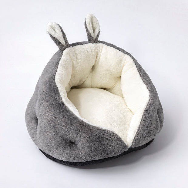 Cama con orejas de conejo