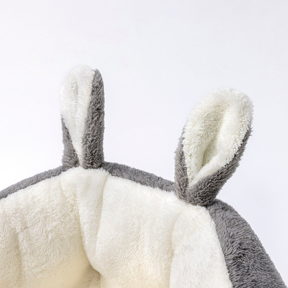 Cama con orejas de conejo