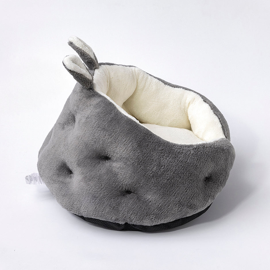 Cama con orejas de conejo