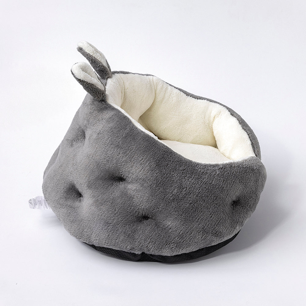 Cama con orejas de conejo