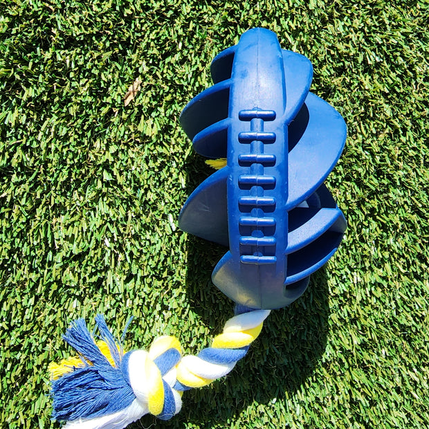 Juguete masticable de goma con forma de balón de fútbol para perros con cuerda para tirar