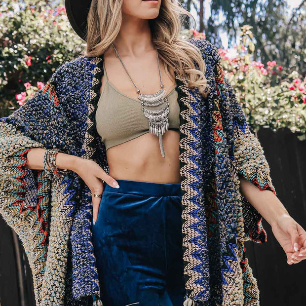 Ruanas tejidas a crochet color cobalto.