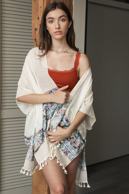 Kimonos geométricos bordados.