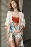 Kimonos geométricos bordados.