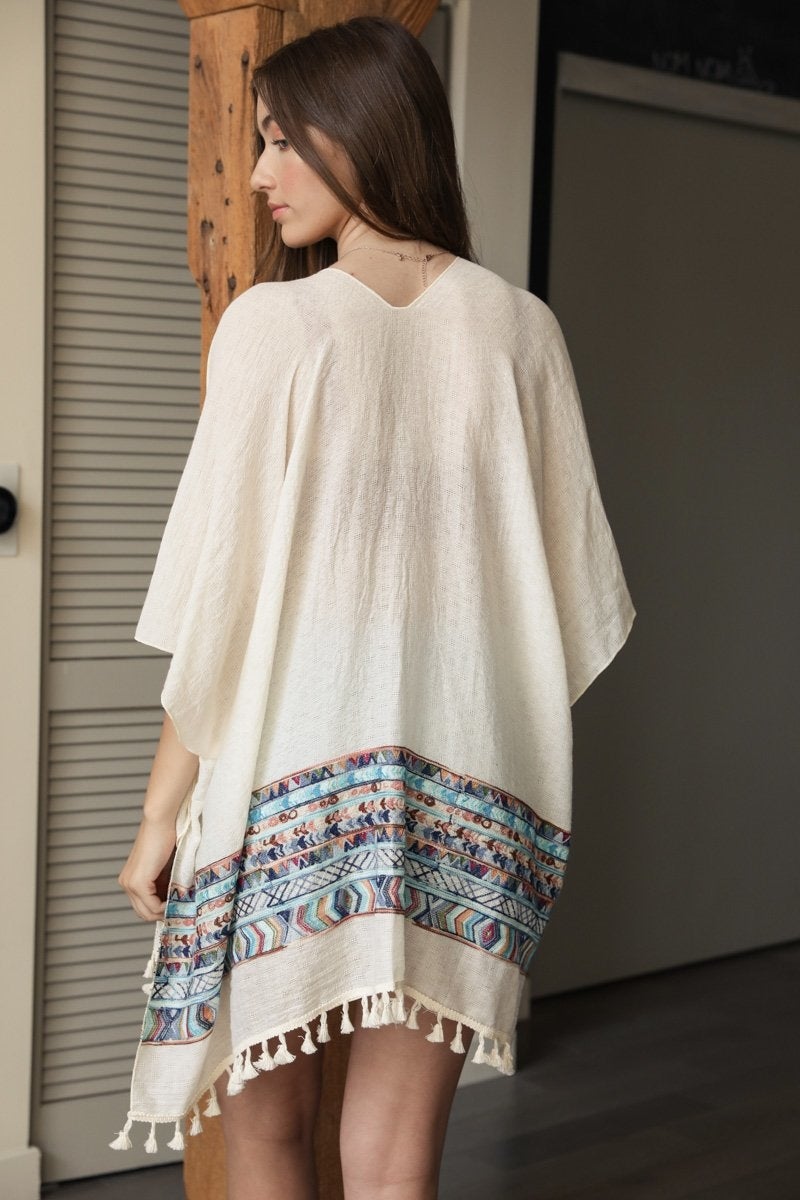 Kimonos geométricos bordados.