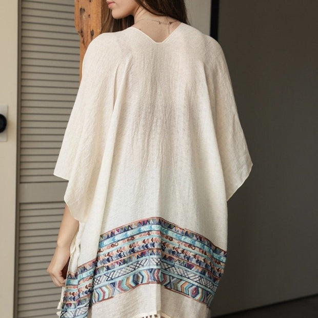 Kimonos geométricos bordados.