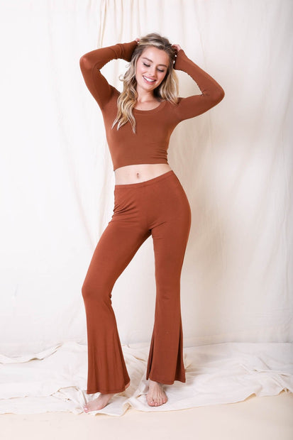 Pantalones acampanados para estar en casa.