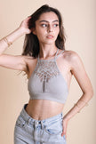 Bralette con recortes florales