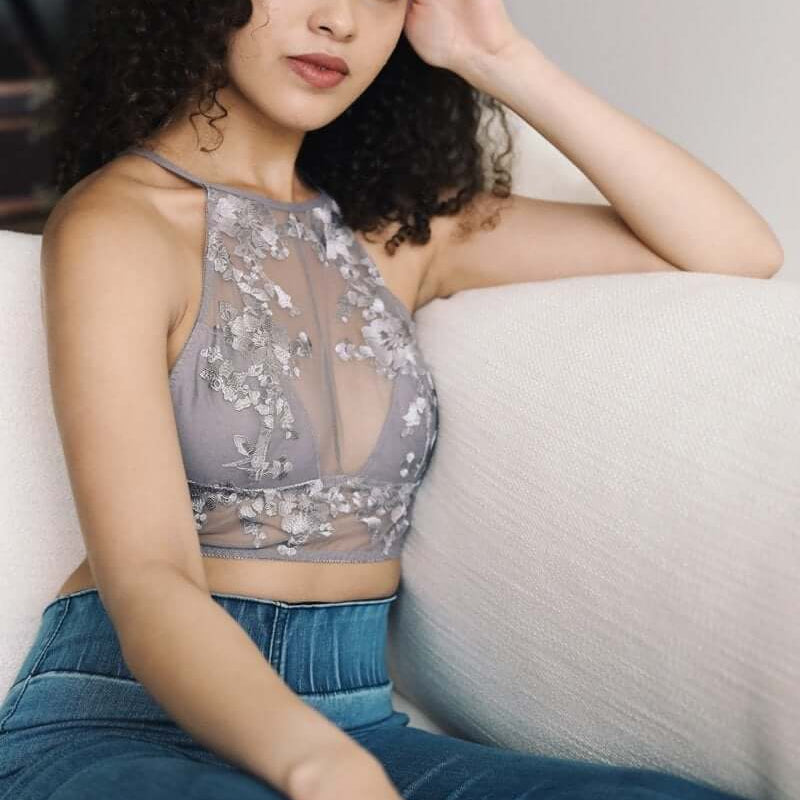 Bralette à col montant en dentelle brodée 