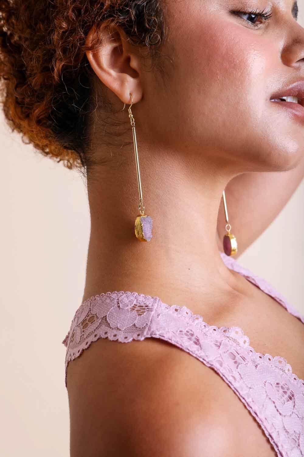 Boucles d'oreilles pendantes en pierres précieuses