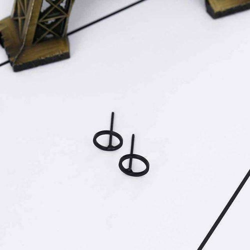 Minimal Circle Earrings
