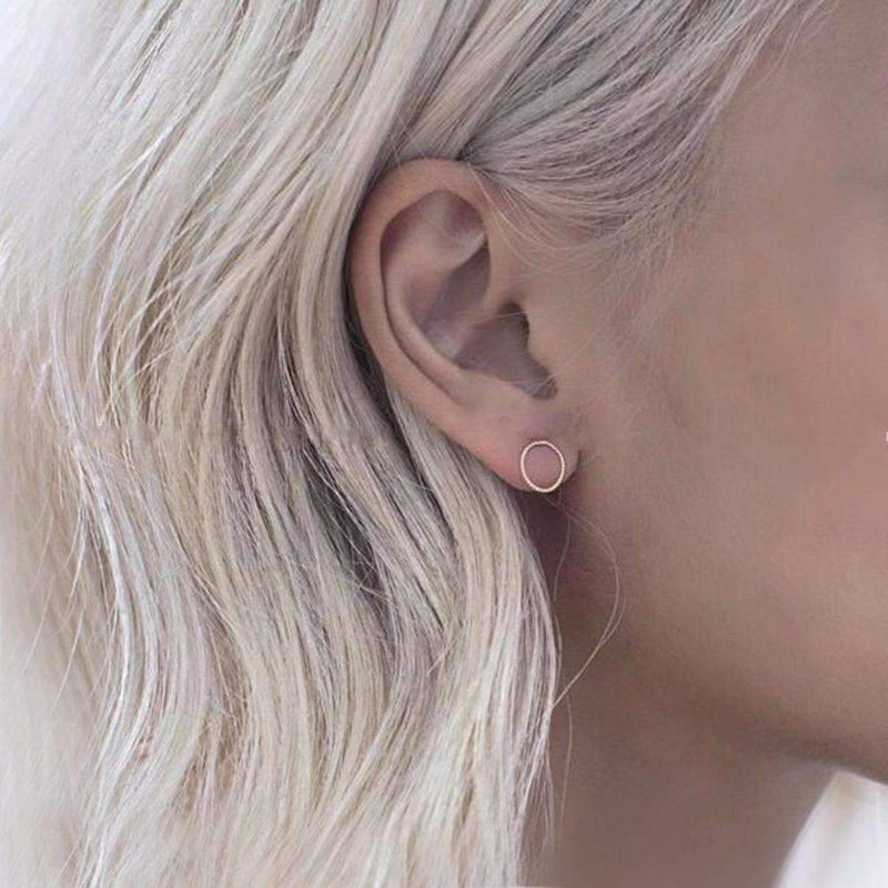Minimal Circle Earrings