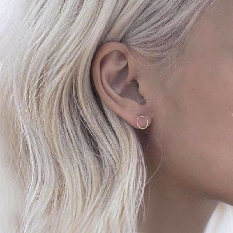 Minimal Circle Earrings
