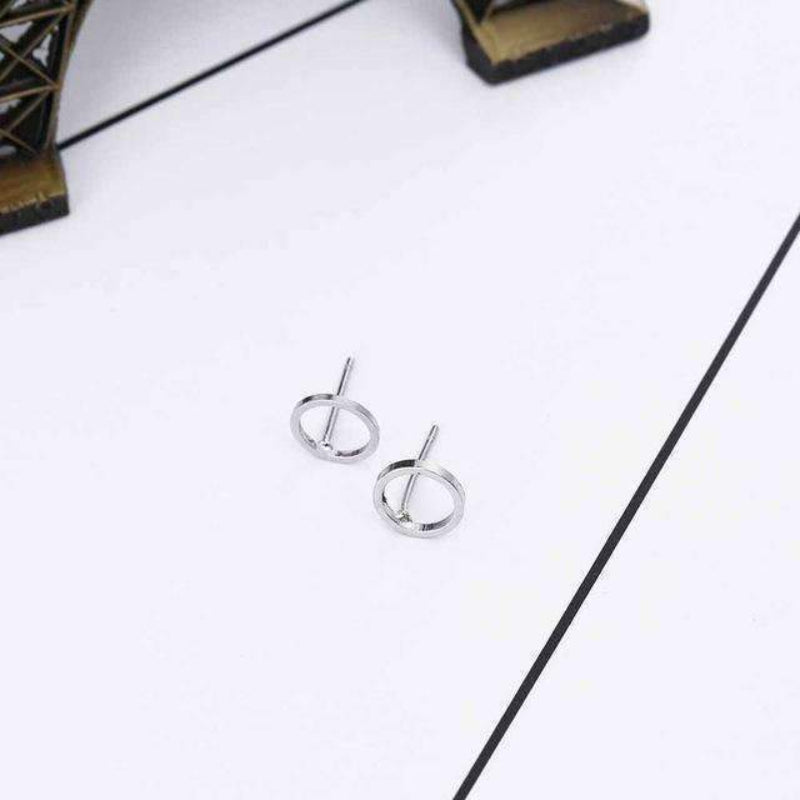 Minimal Circle Earrings