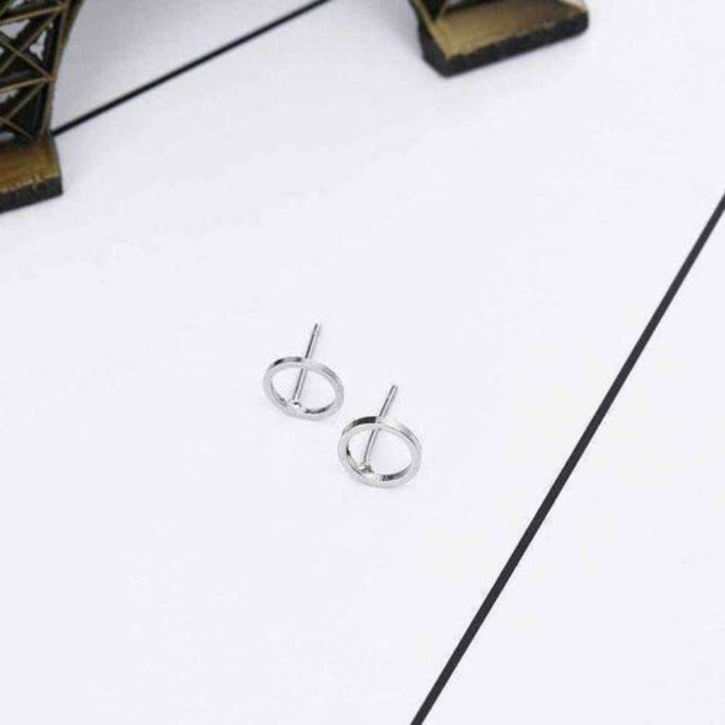 Minimal Circle Earrings