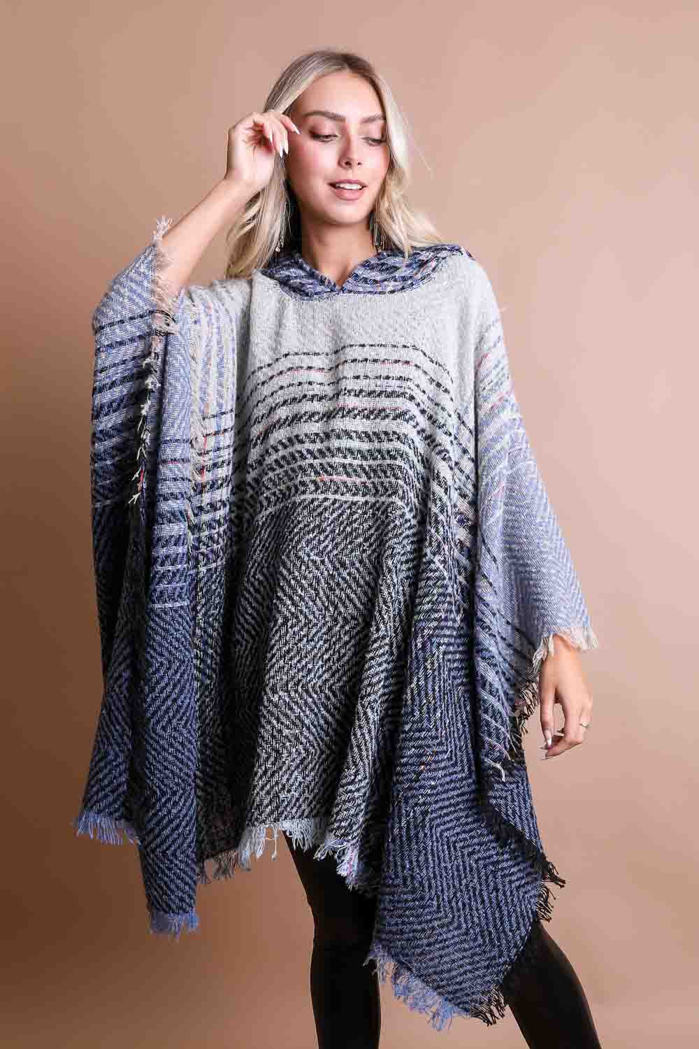 Ponchos à capuche à chevrons.