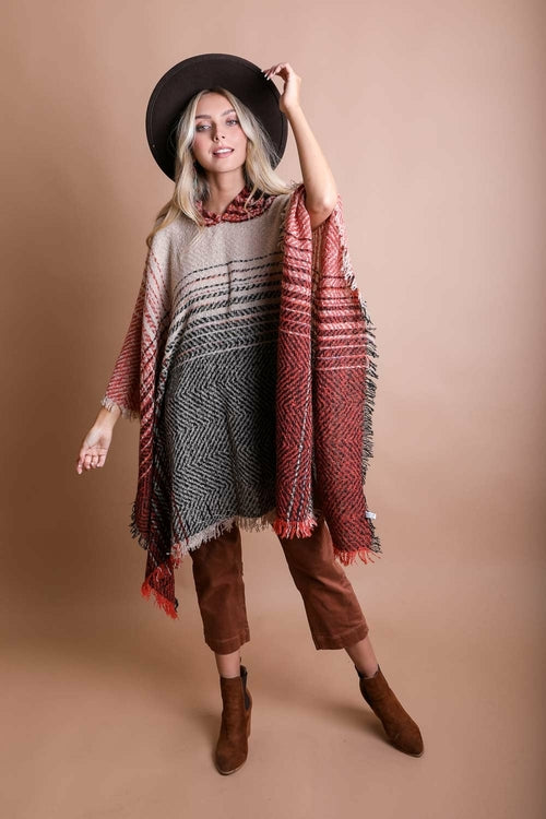 Ponchos à capuche à chevrons.